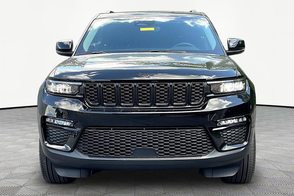 Used 2023 Jeep Grand Cherokee Limited 4x4 SUV