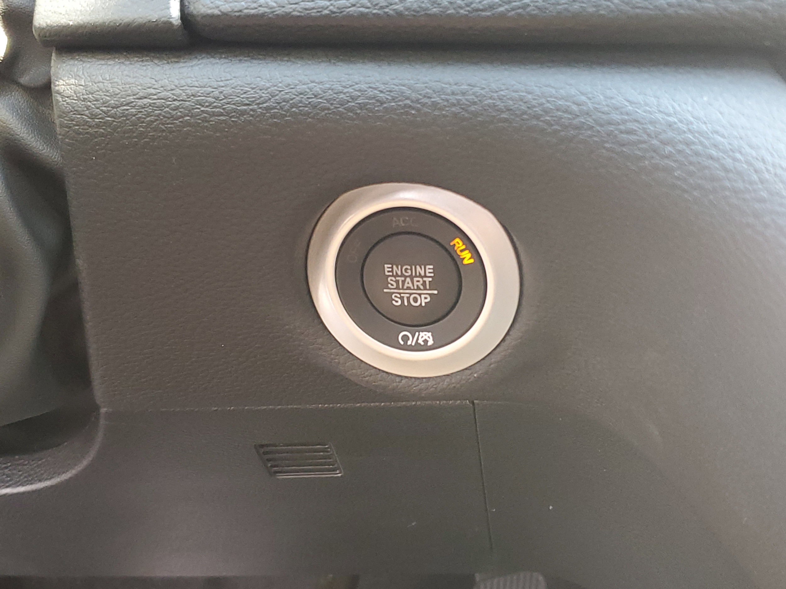 2026 Chrysler Pacifica Select - Photo 14