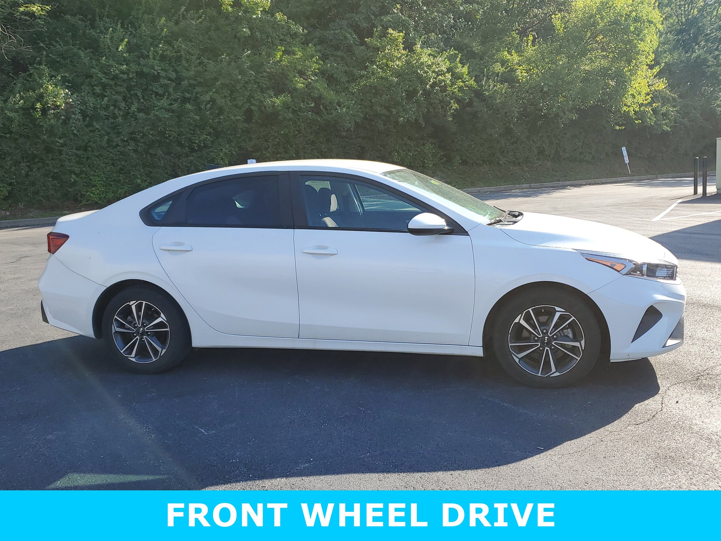 2023 Kia Forte LXS photo 2