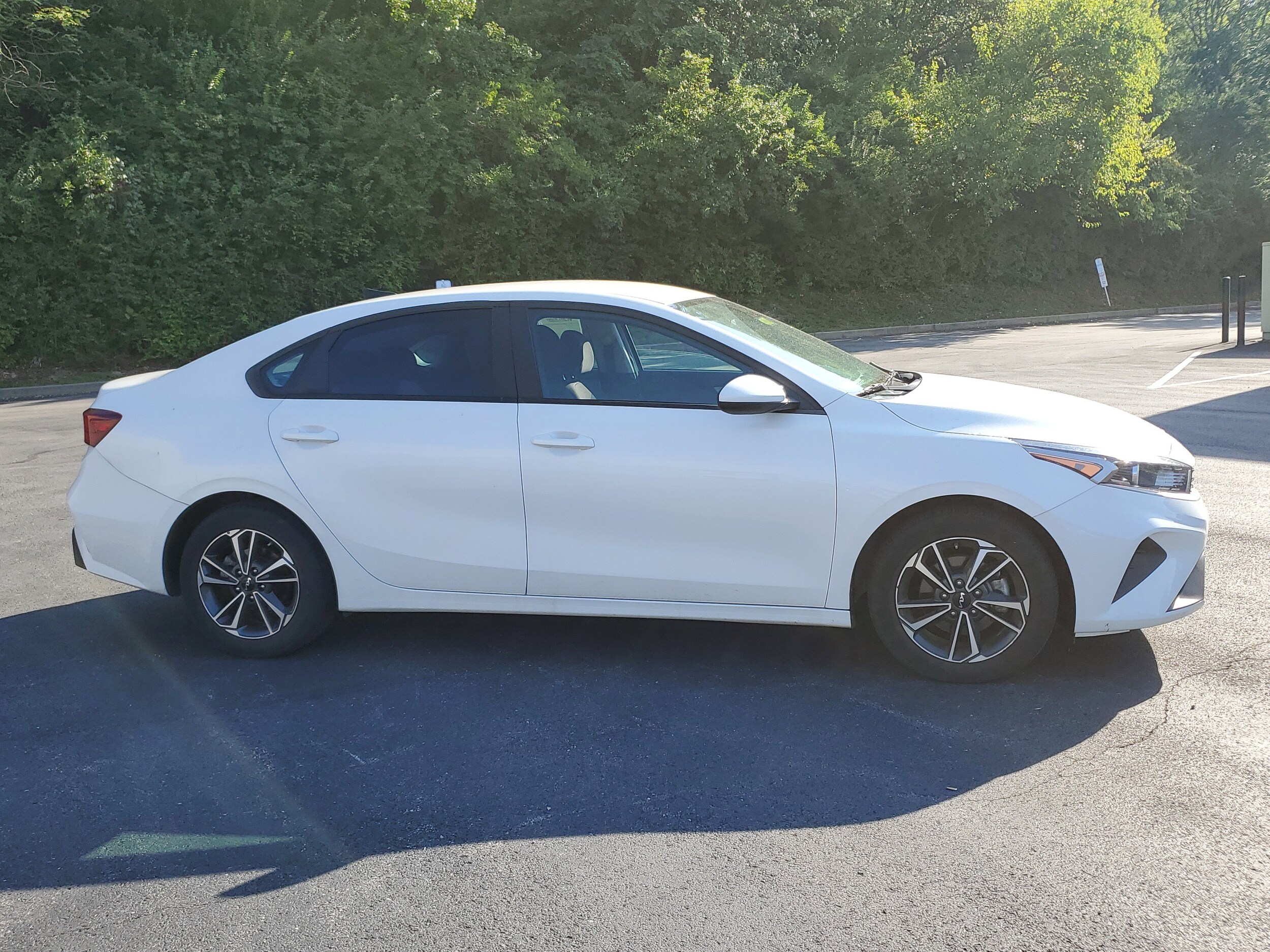 2023 Kia Forte LXS photo 2