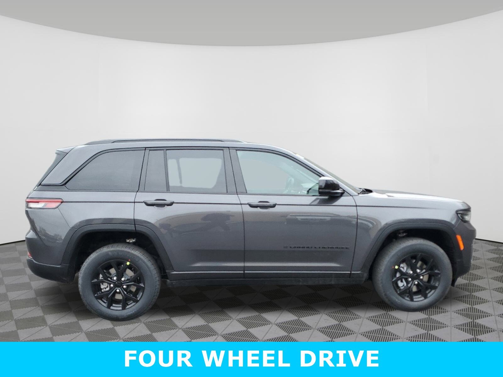 2025 Jeep Grand Cherokee Summit Reserve photo 3