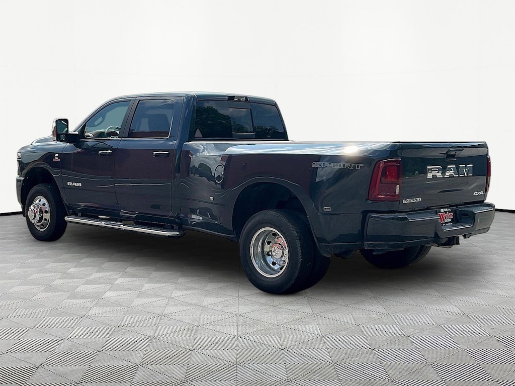 New 2026 Ram 3500 LARAMIE CREW CAB 4X4 8' BOX Pickup
