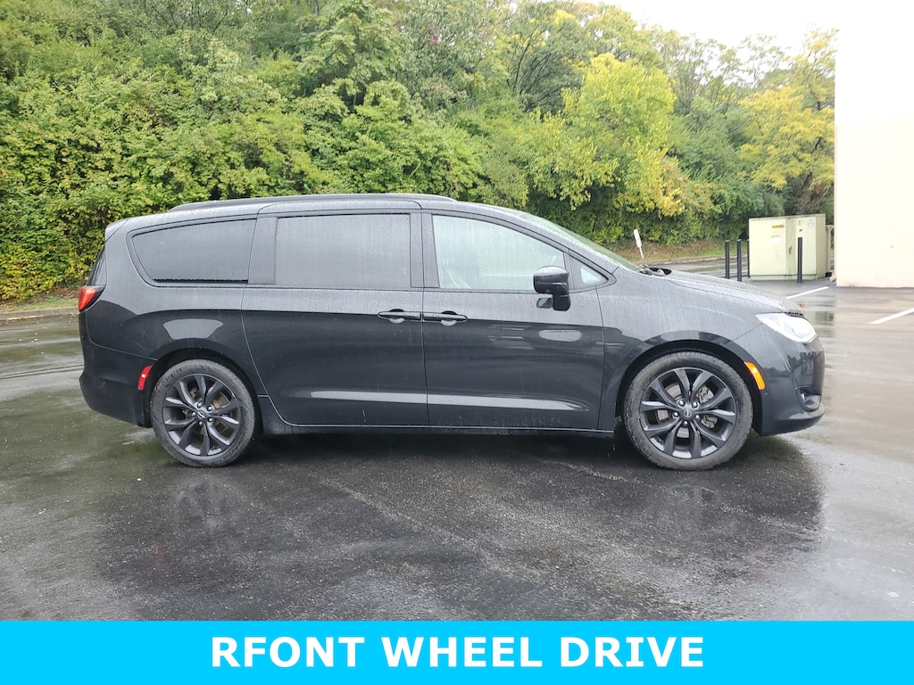 Used 2019 Chrysler Pacifica Touring L FWD Van Passenger Van