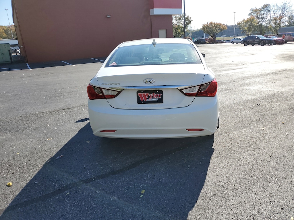 Used 2011 Hyundai Sonata 4dr Sdn 2.4L Man GLS Sedan