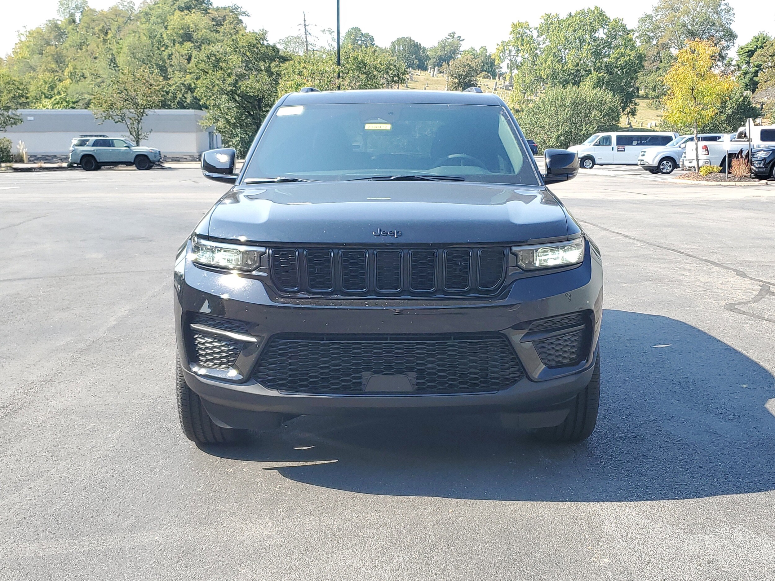 2025 Jeep Grand Cherokee Altitude photo 2