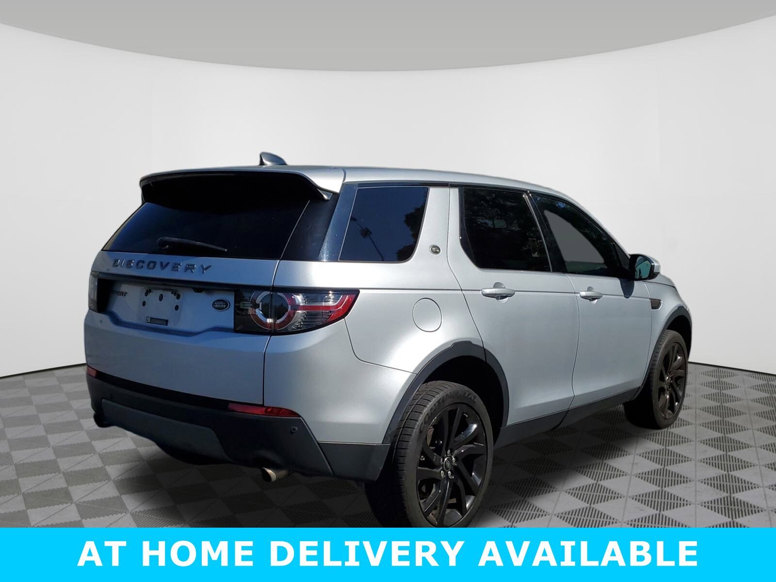 2019 Land Rover Discovery Sport SE photo 4