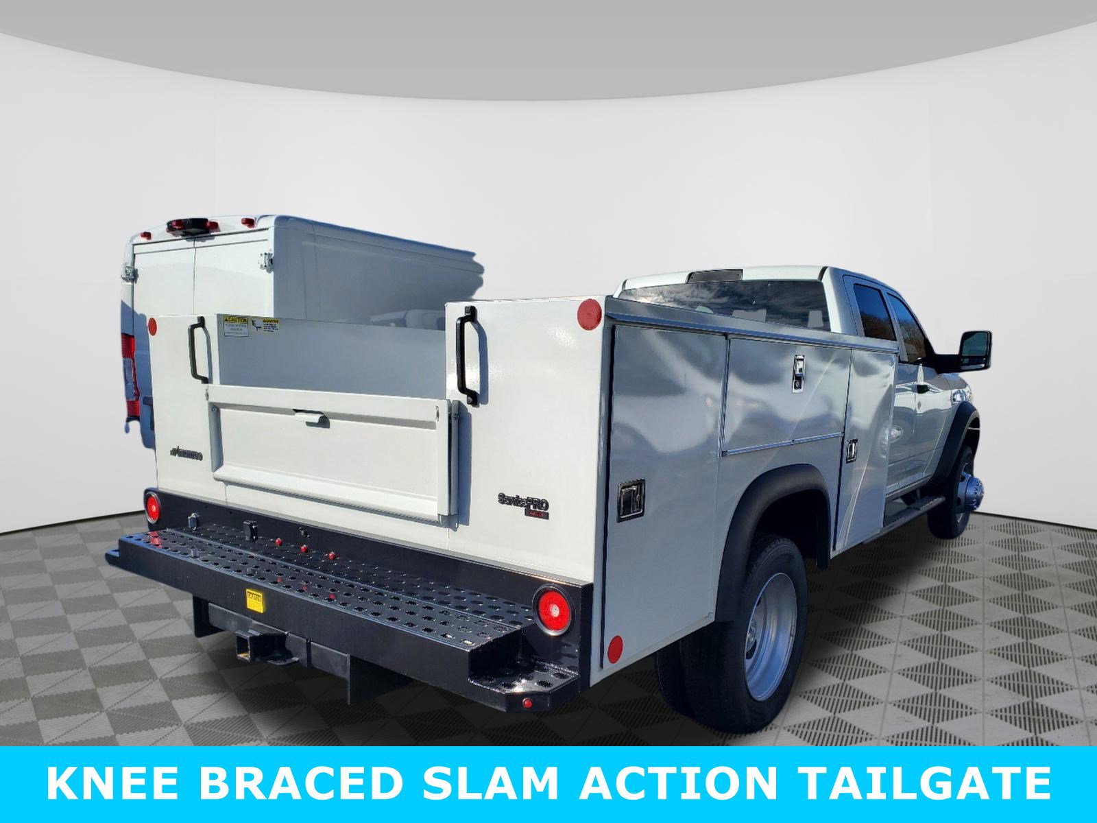 2024 Ram 5500 photo 4