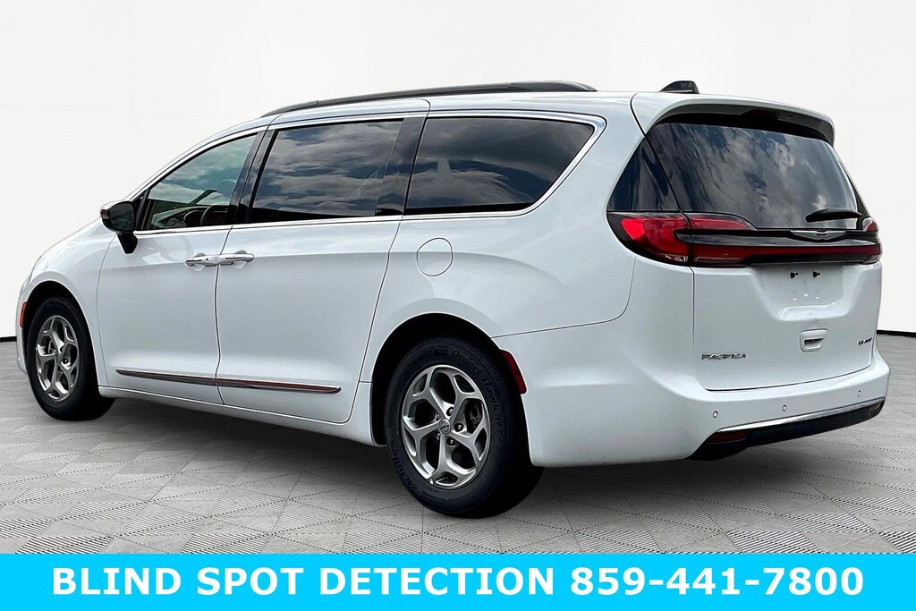 Used 2023 Chrysler Pacifica Limited FWD Van Passenger Van