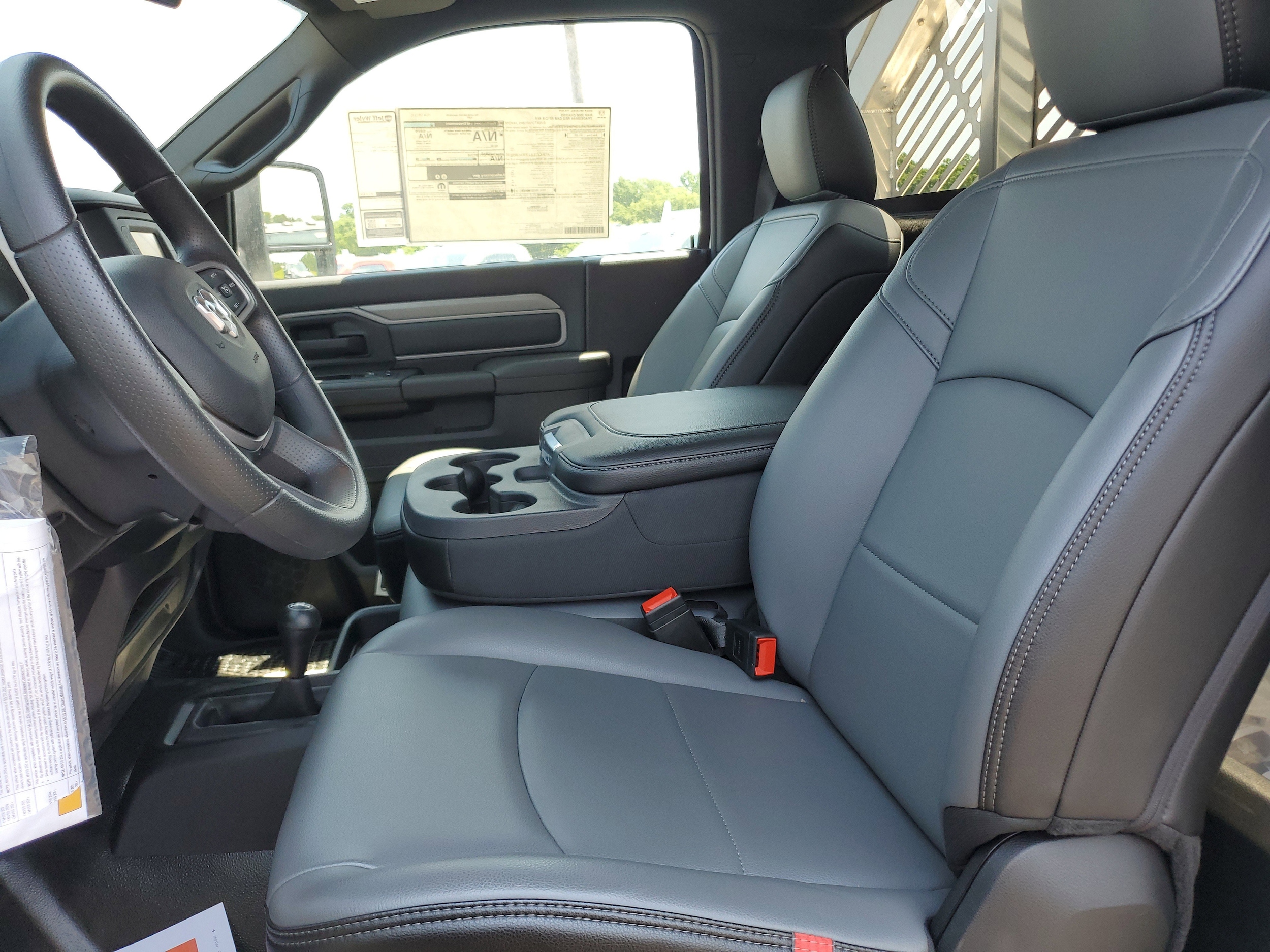 2024 RAM 3500 Chassis Tradesman - Photo 24