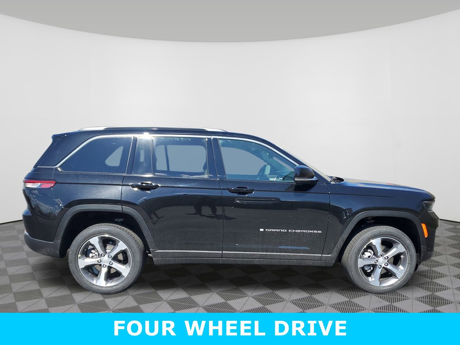 2025 Jeep Grand Cherokee Limited photo 3
