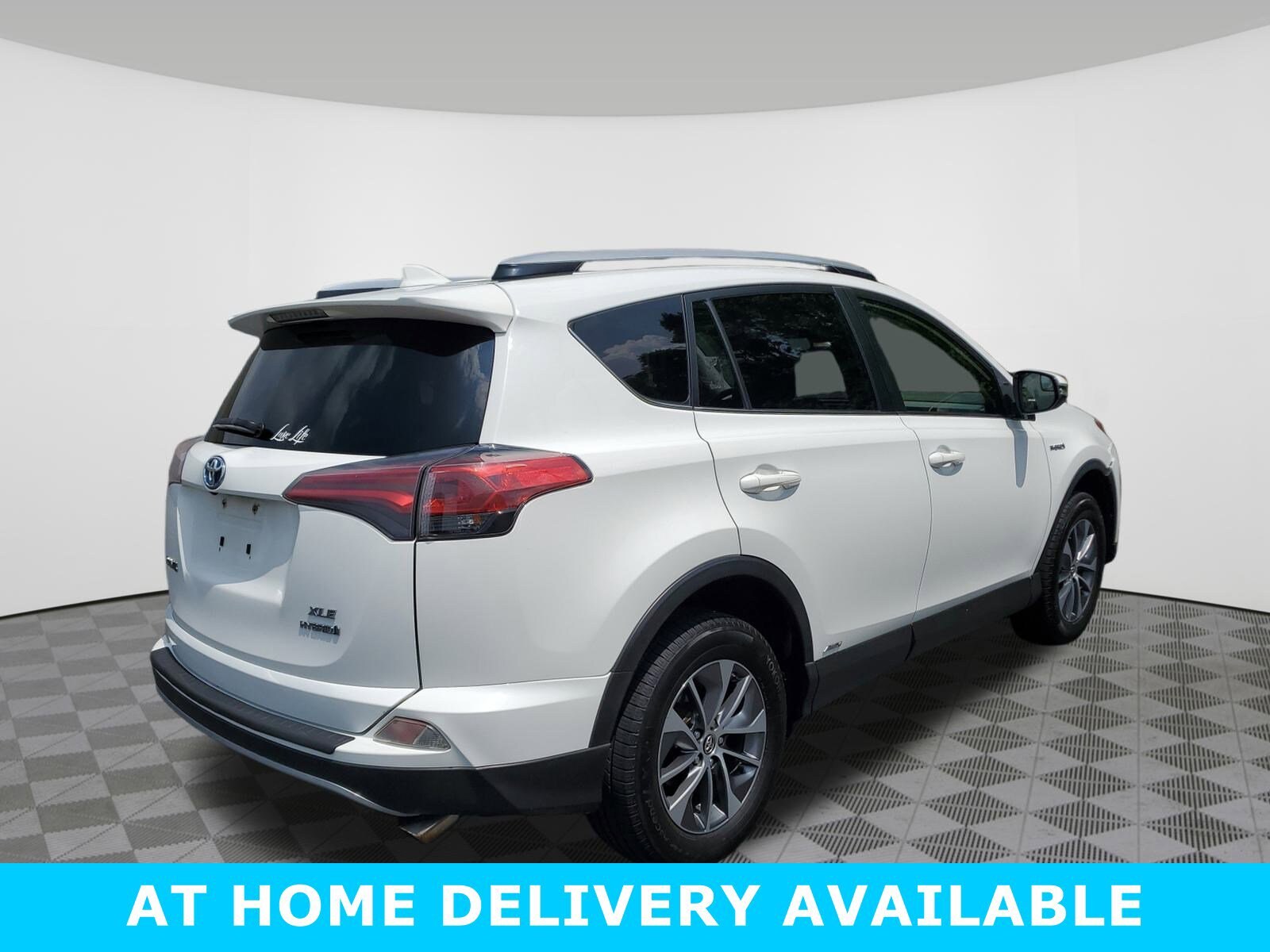 2018 Toyota RAV4 Hybrid photo 4