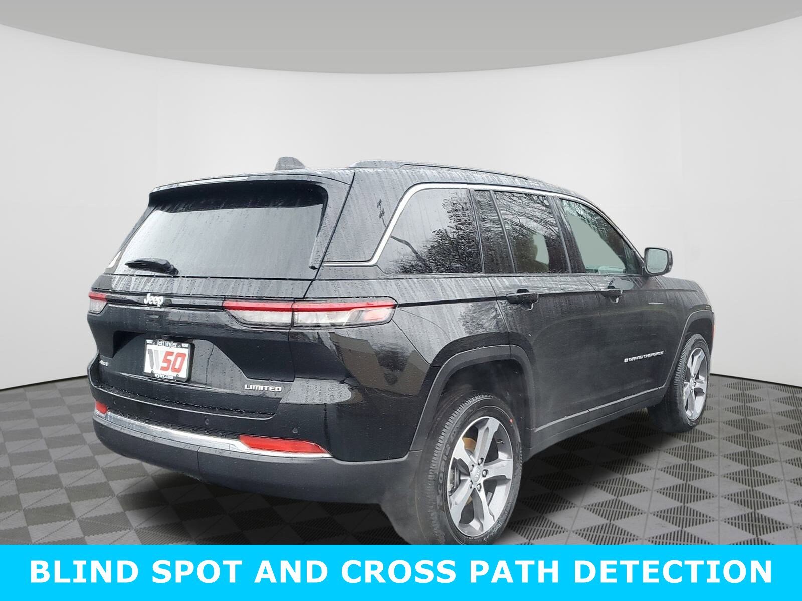 2025 Jeep Grand Cherokee Limited photo 3