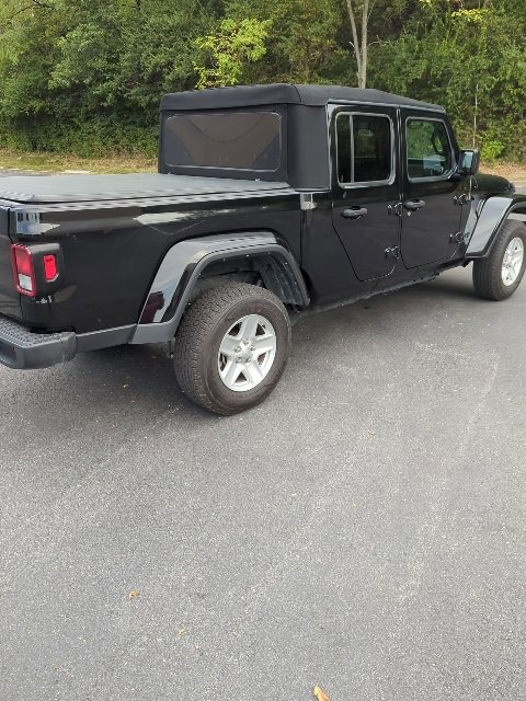 2022 Jeep Gladiator Sport S photo 2