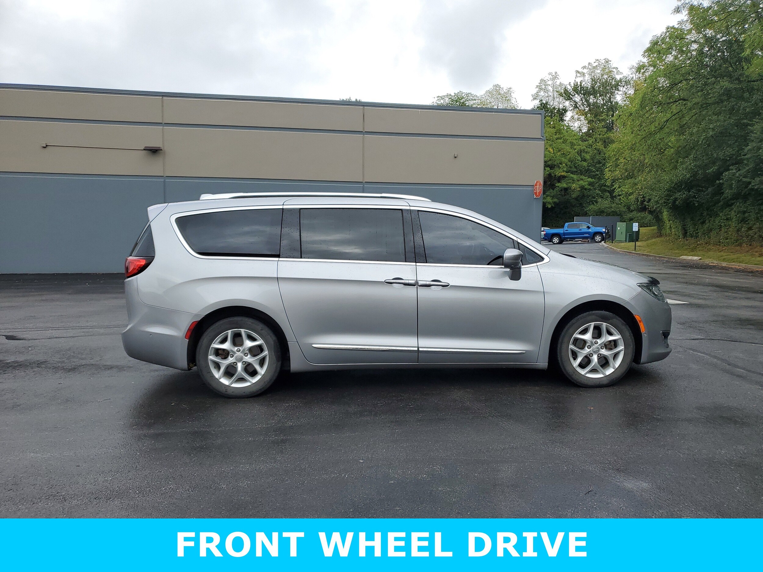 2018 Chrysler Pacifica Touring Plus photo 3