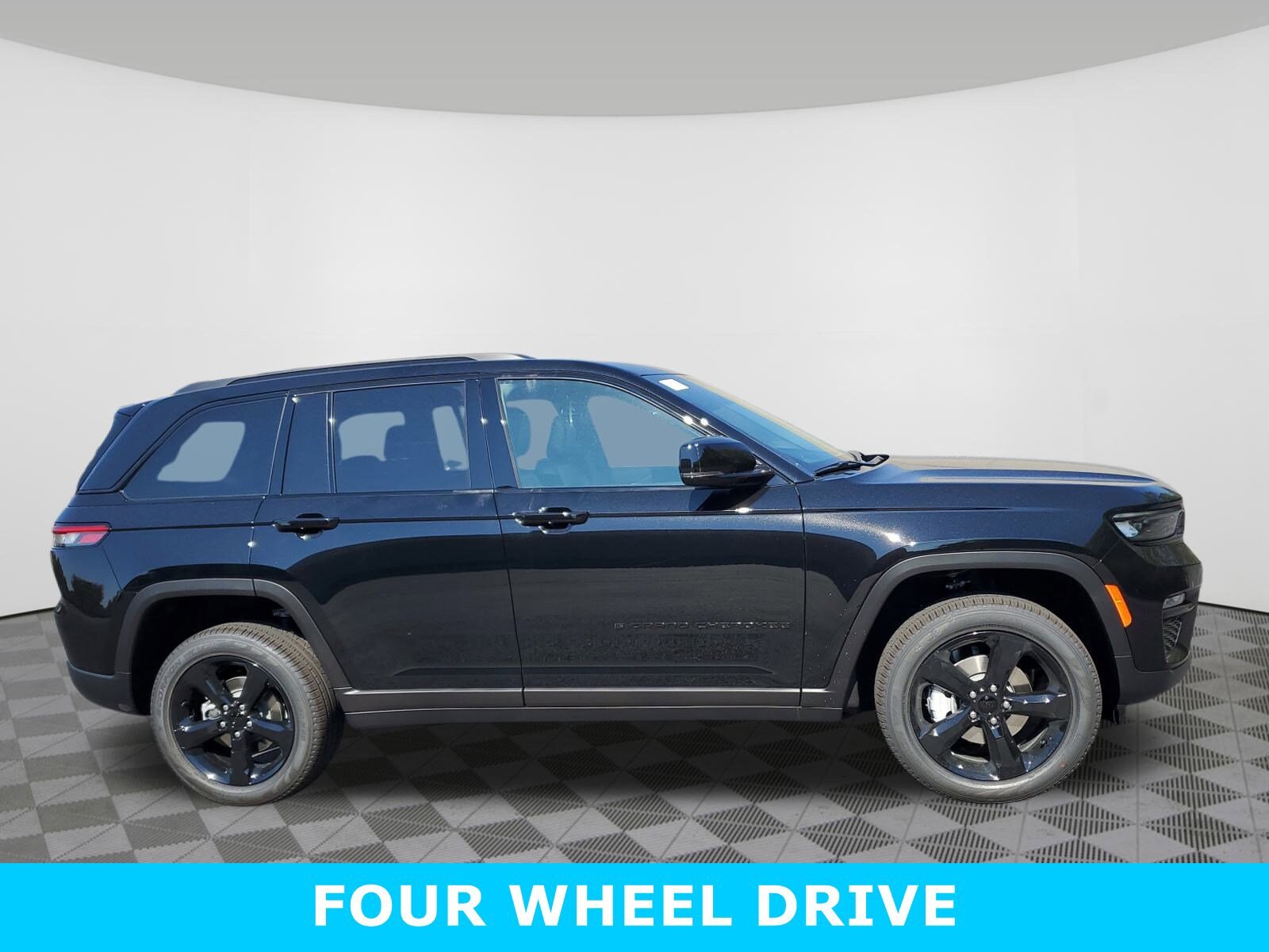 2025 Jeep Grand Cherokee Limited photo 3