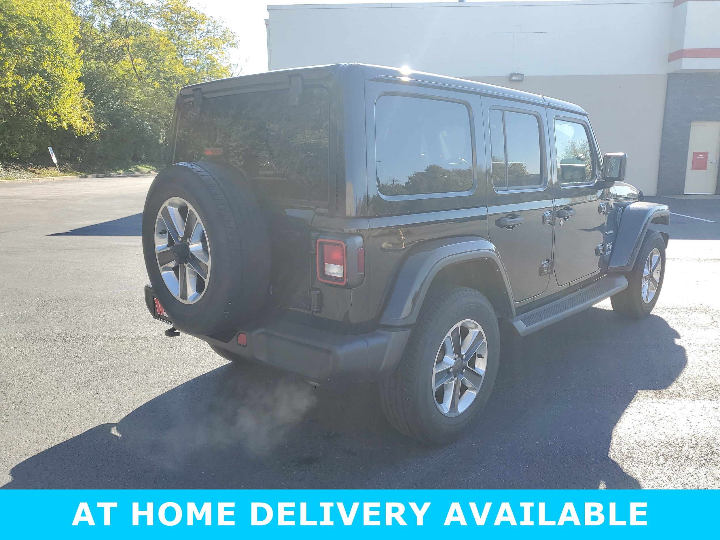 2022 Jeep Wrangler Unlimited Sahara photo 2