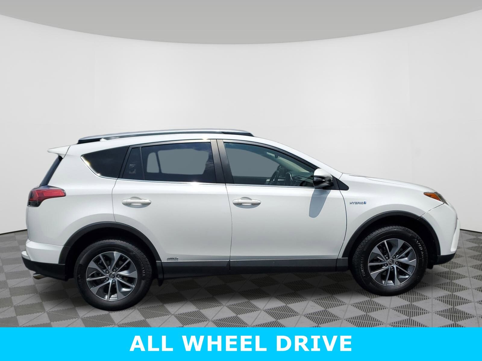 2018 Toyota RAV4 Hybrid photo 3