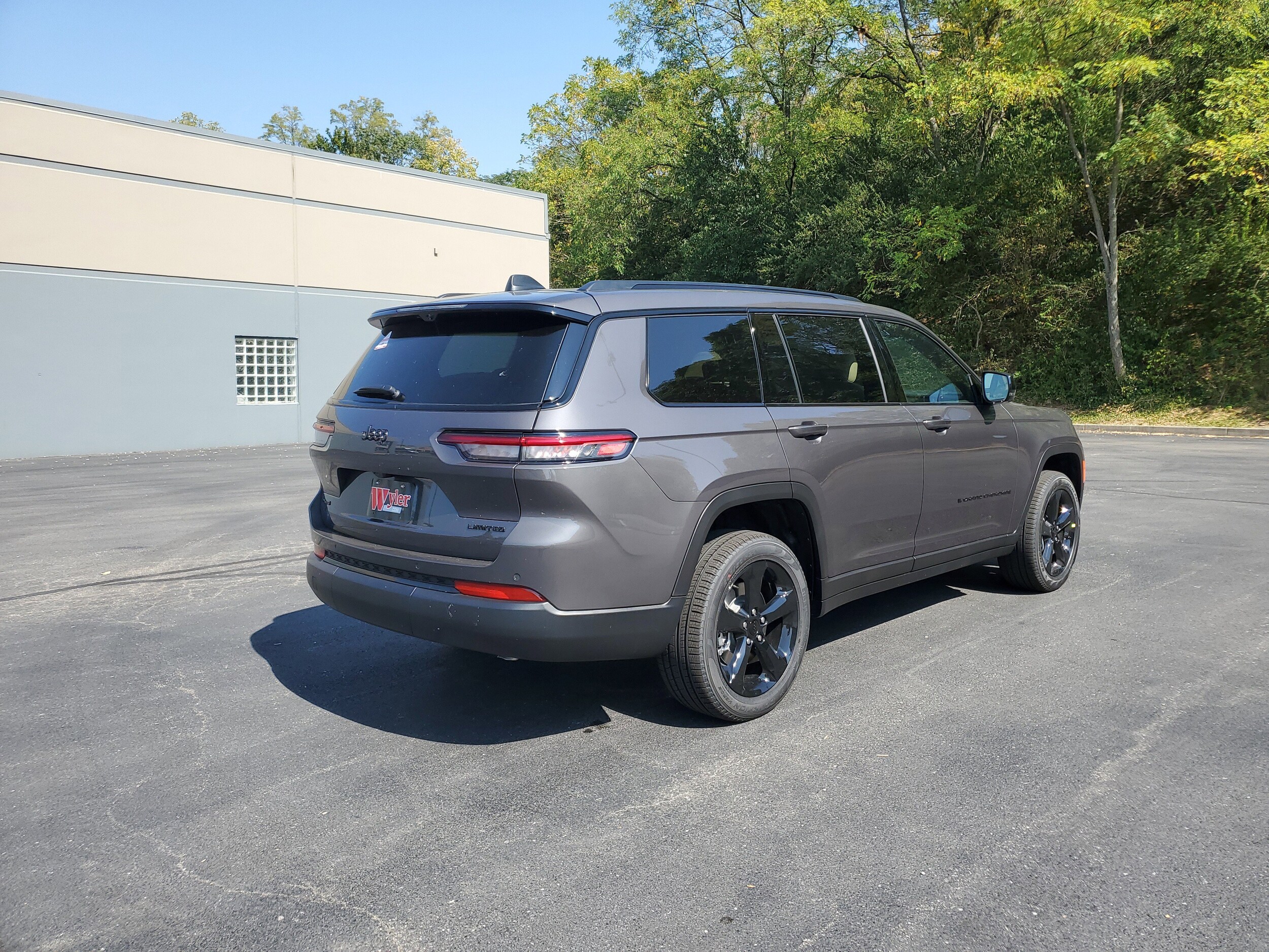 2025 Jeep Grand Cherokee Limited photo 4