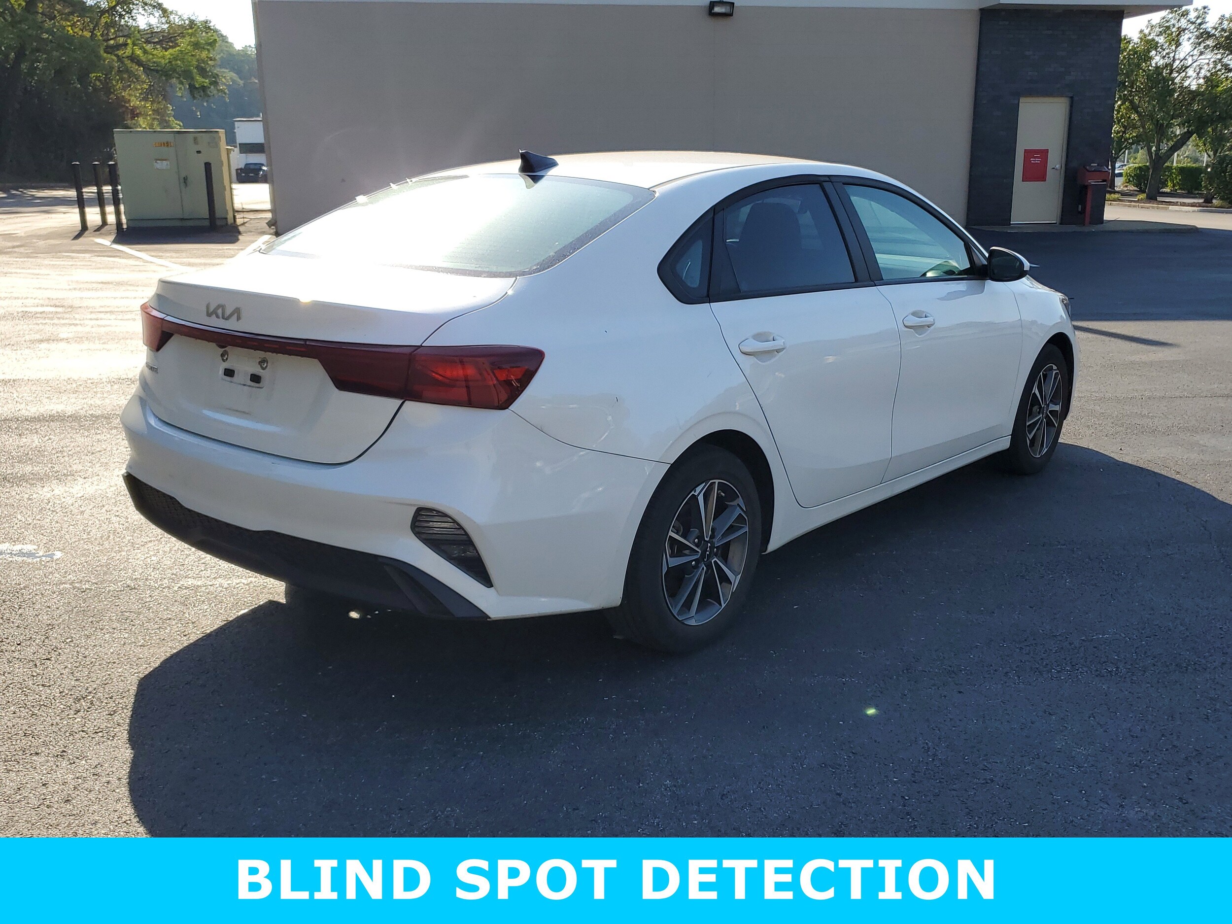 2023 Kia Forte LXS photo 3