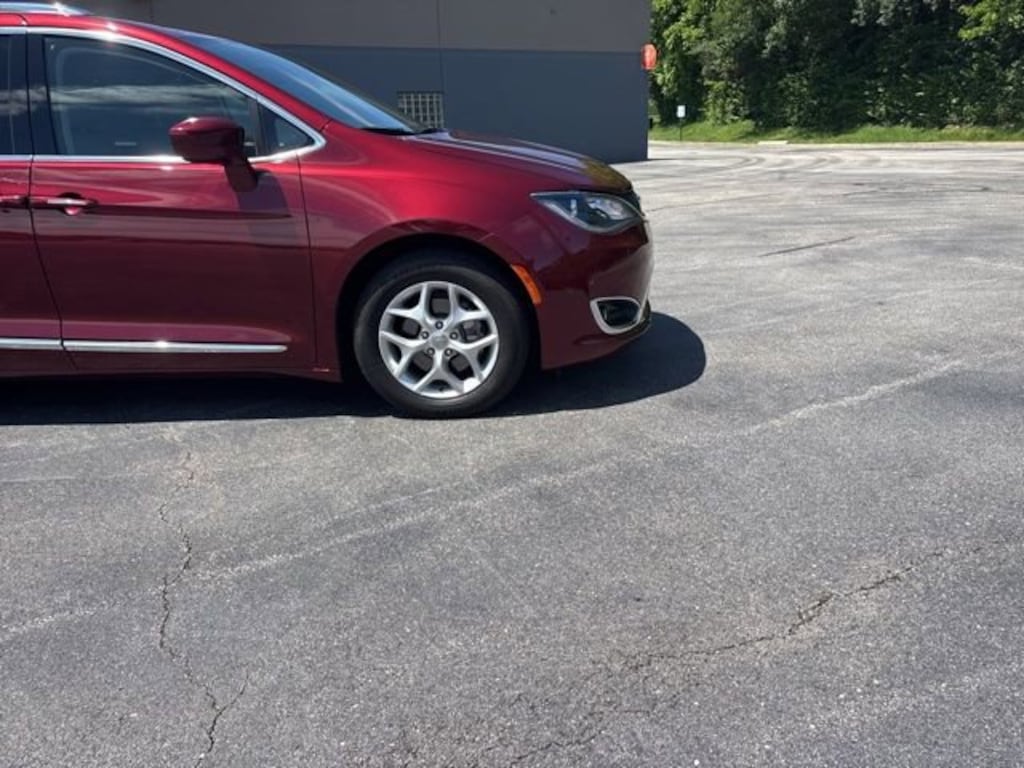 Used 2020 Chrysler Pacifica Touring L Plus FWD Van Passenger Van