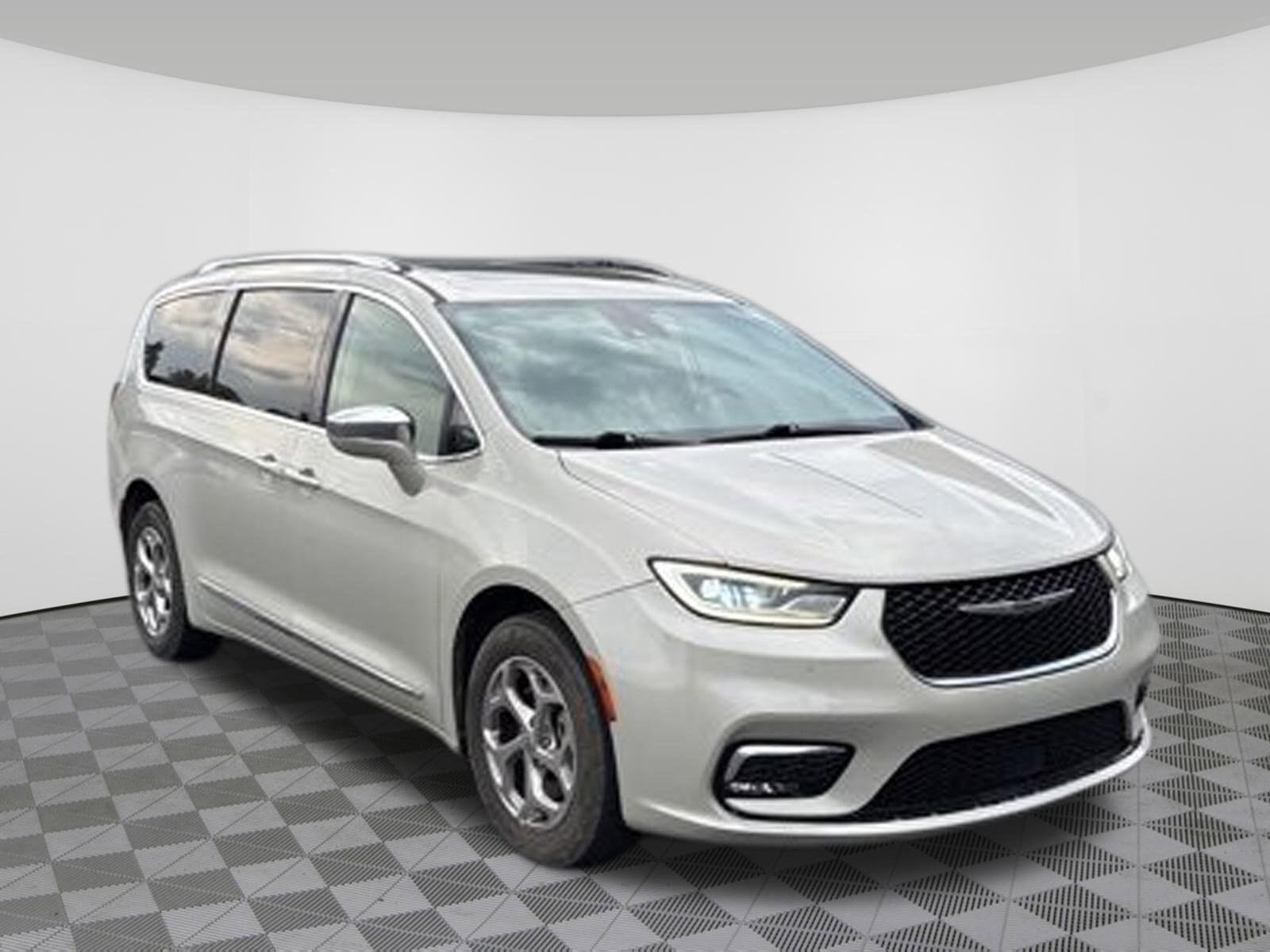 2021 Chrysler Pacifica Limited photo 2