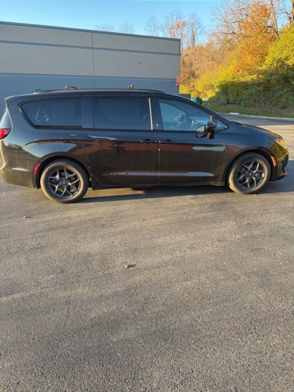 Used 2019 Chrysler Pacifica Touring L FWD Van Passenger Van
