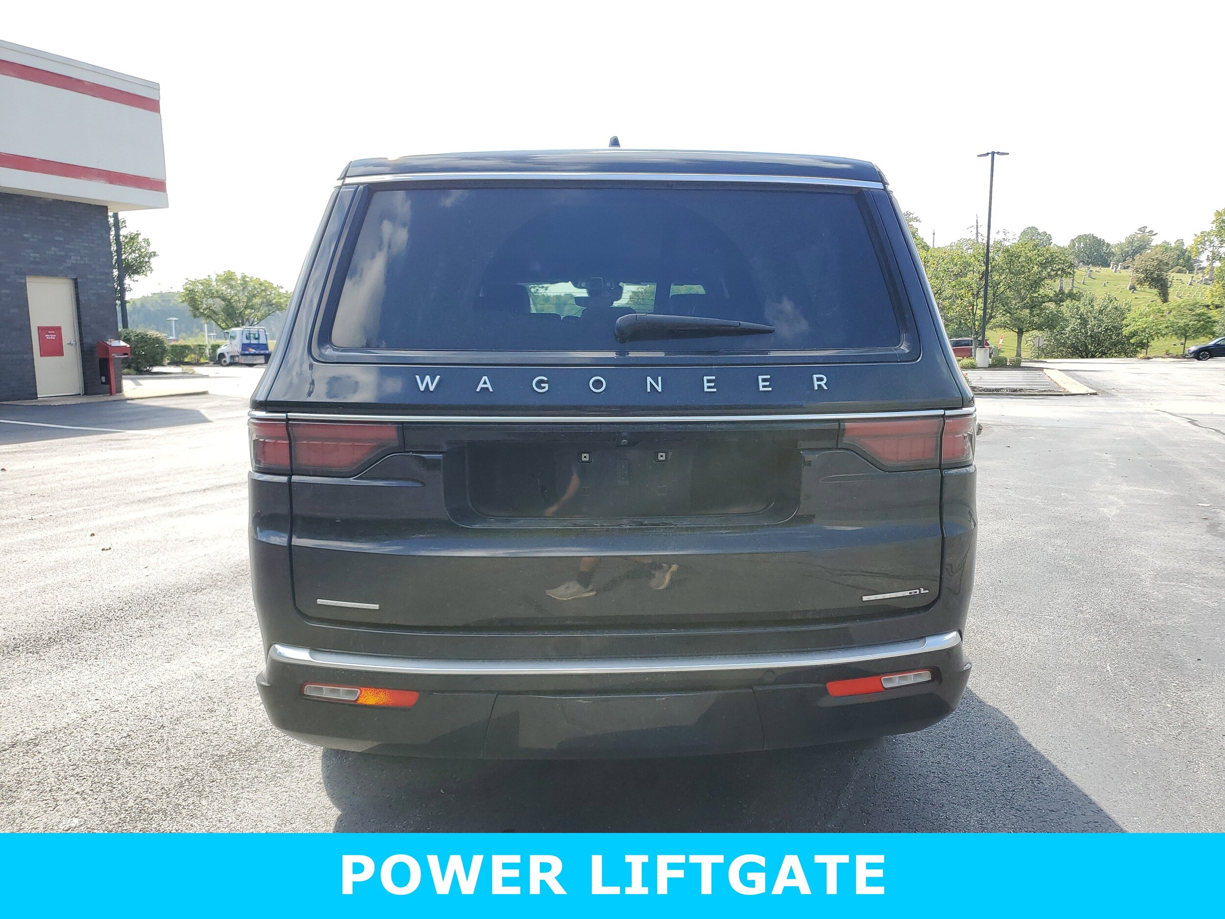 2023 Jeep Wagoneer L Series II photo 4