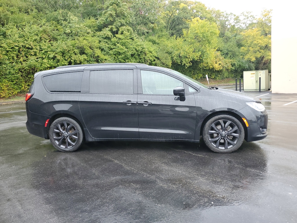 Used 2019 Chrysler Pacifica Touring L FWD Van Passenger Van