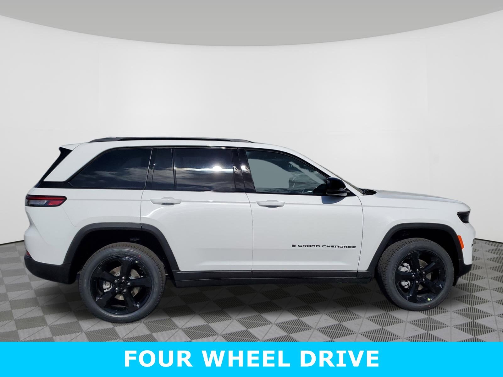 2025 Jeep Grand Cherokee Limited photo 3