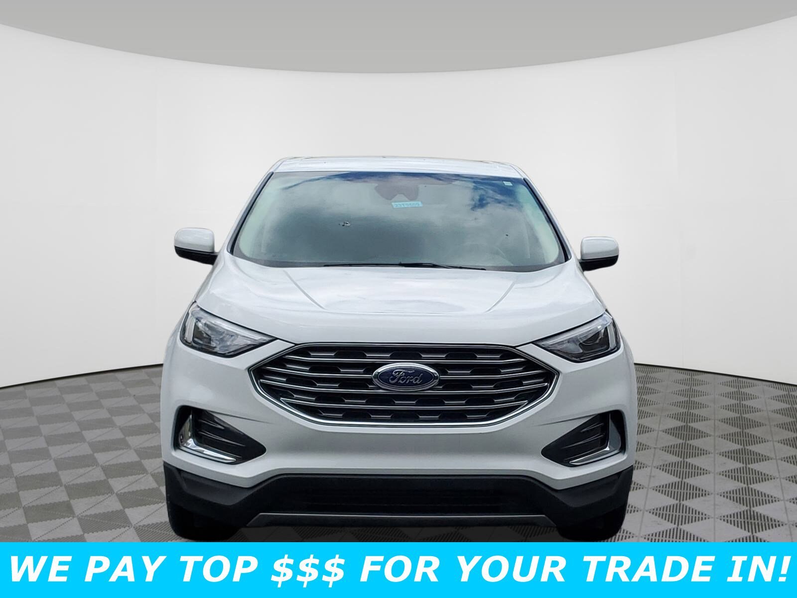 2022 Ford Edge SEL photo 2