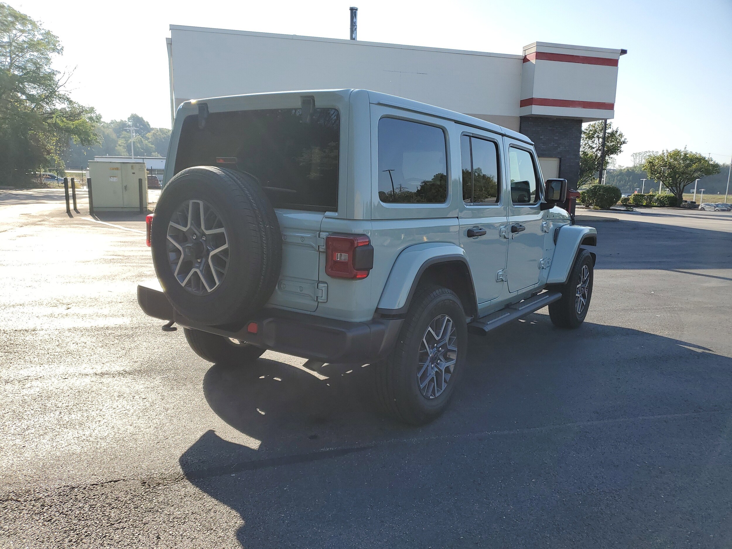 2024 Jeep Wrangler Sahara photo 4