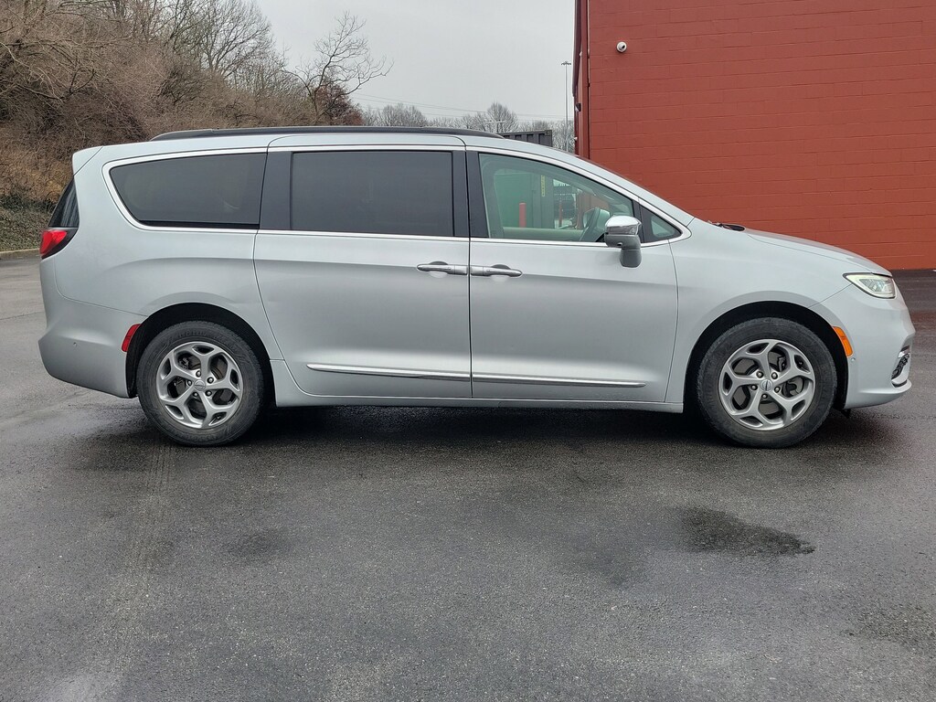 Used 2022 Chrysler Pacifica Limited AWD Van Passenger Van