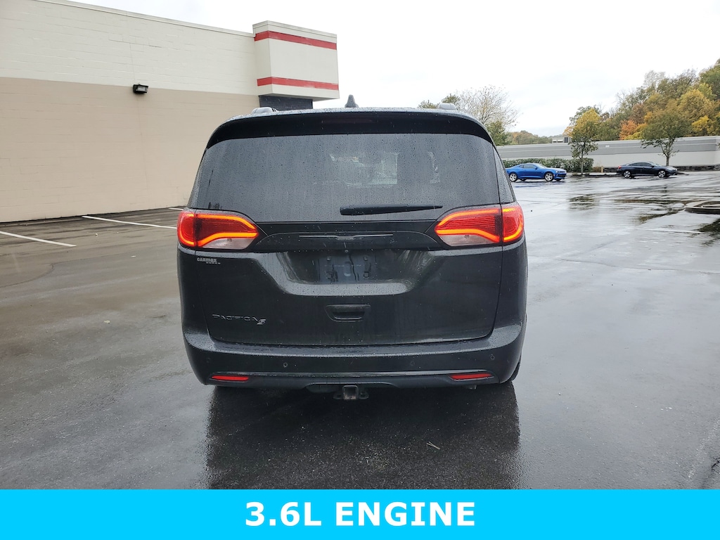 Used 2019 Chrysler Pacifica Touring L FWD Van Passenger Van