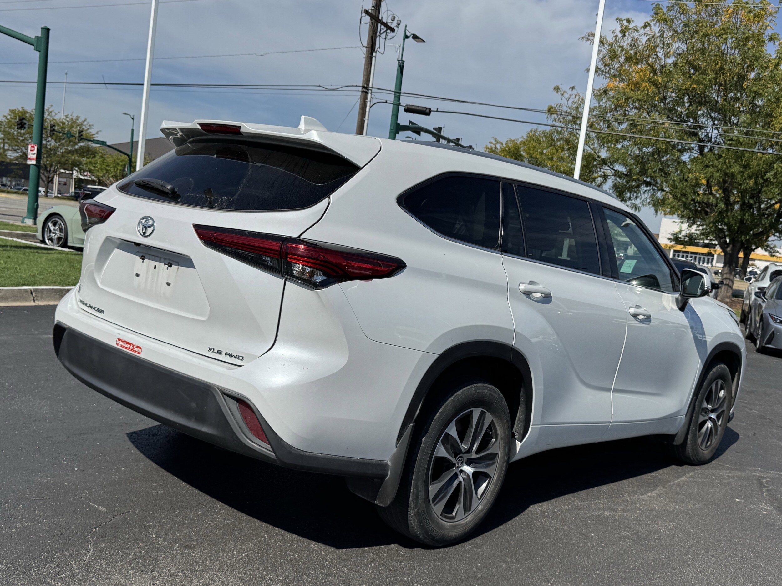 2022 Toyota Highlander XLE photo 3