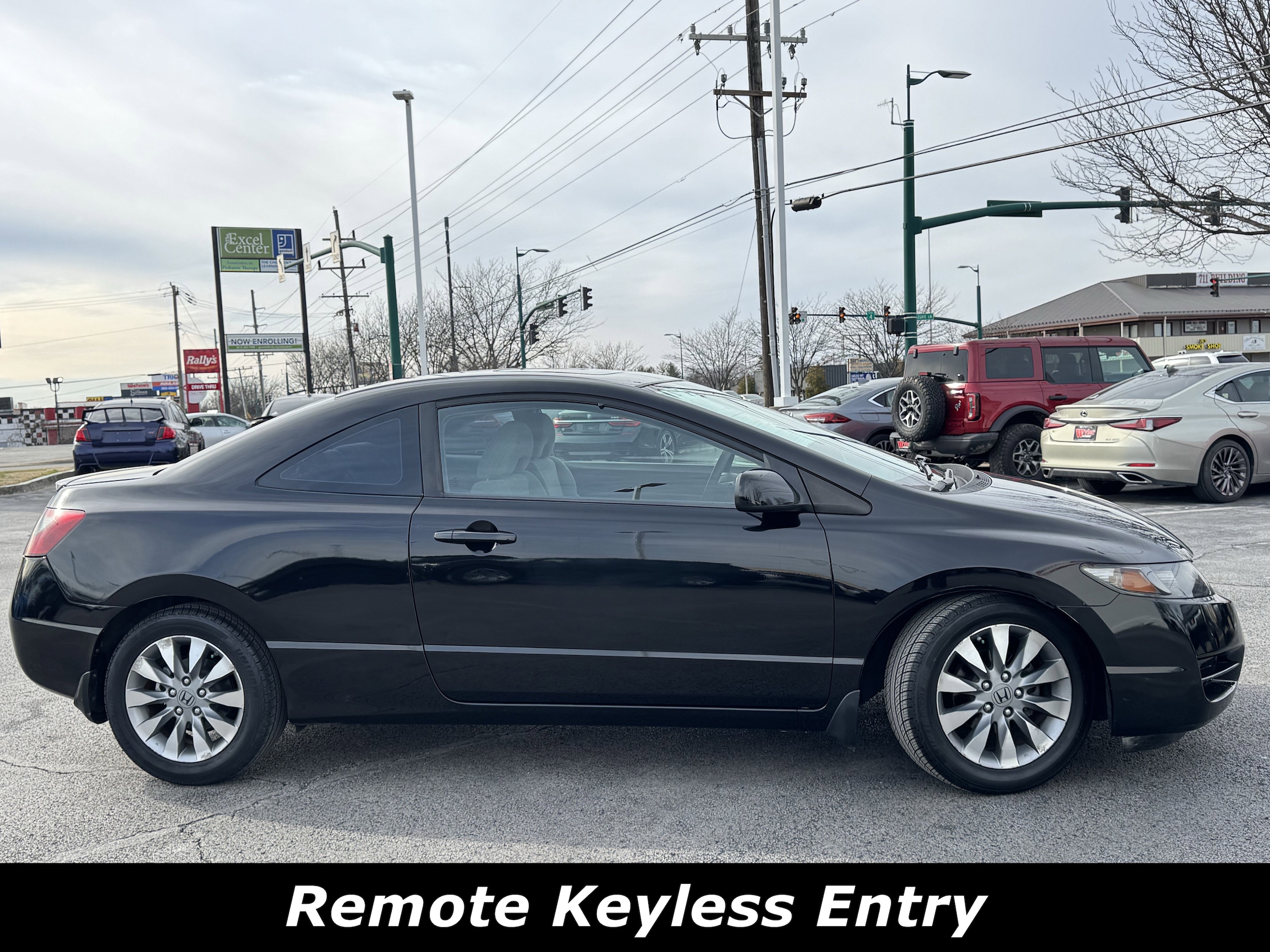 Used 2009 Honda Civic EX with VIN 2HGFG12809H520711 for sale in Clarksville, IN