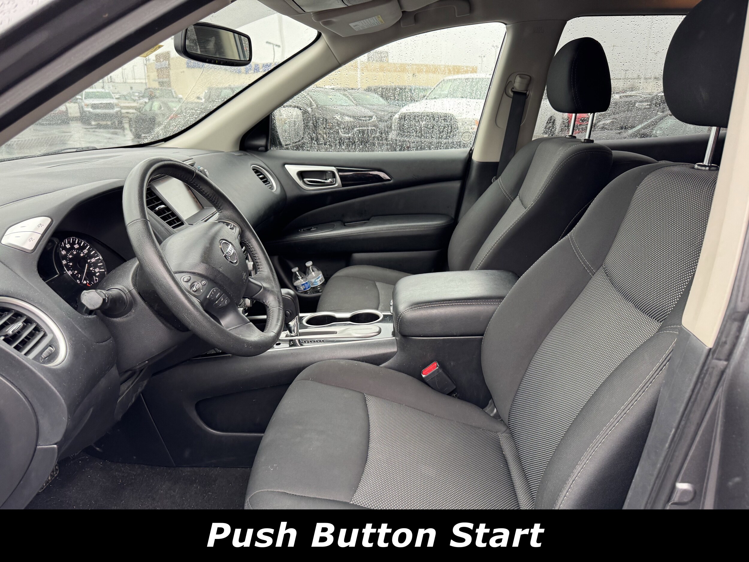 2020 Nissan Pathfinder SV photo 2