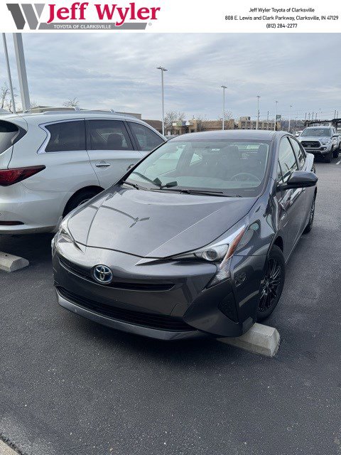 2016 Toyota Prius Two's photo