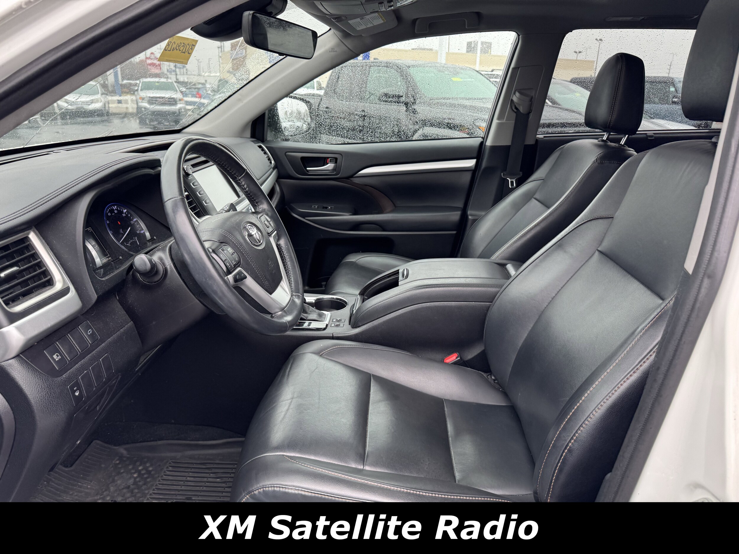 2019 Toyota Highlander Hybrid XLE photo 2