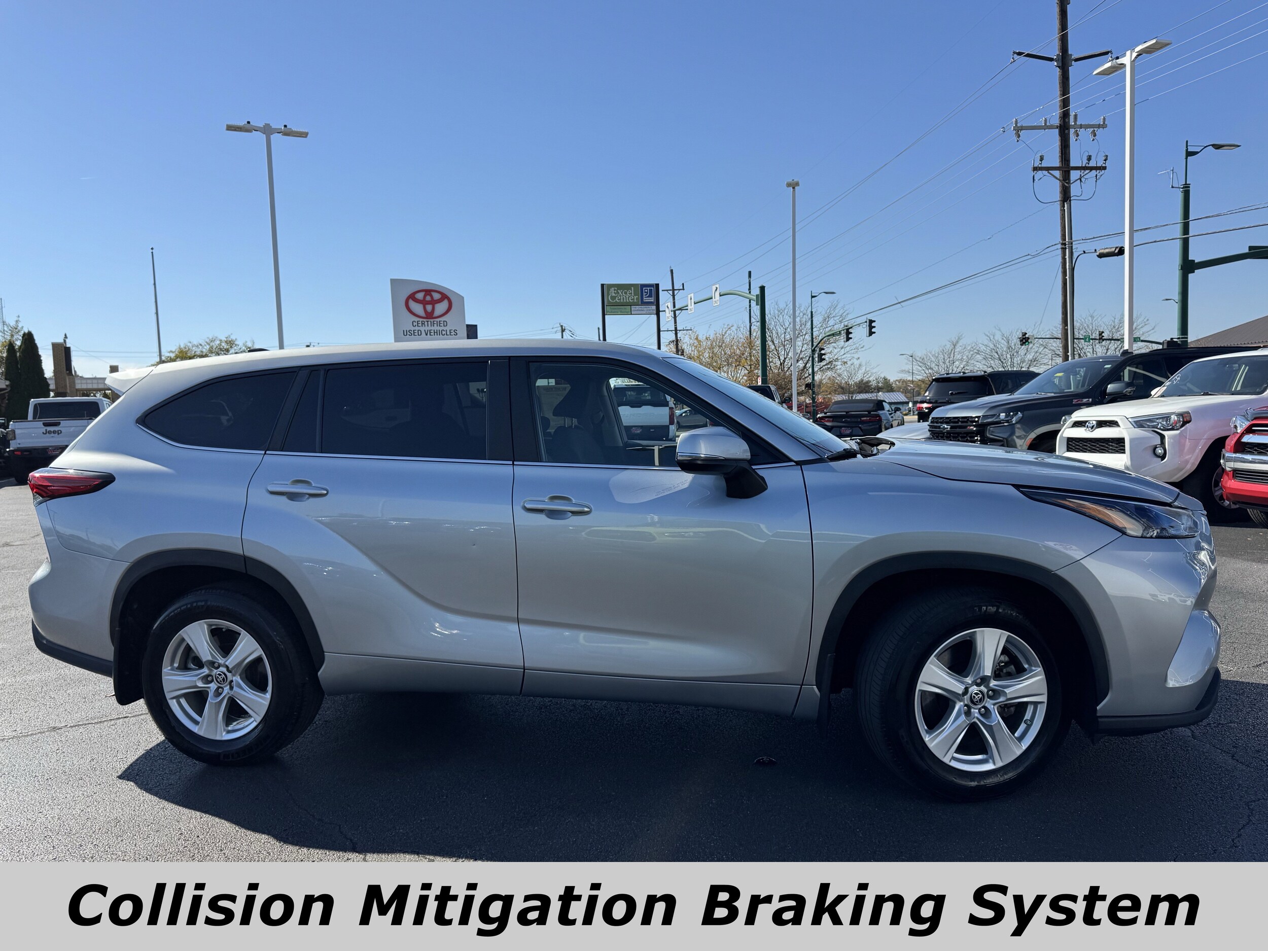 2023 Toyota Highlander L photo 2