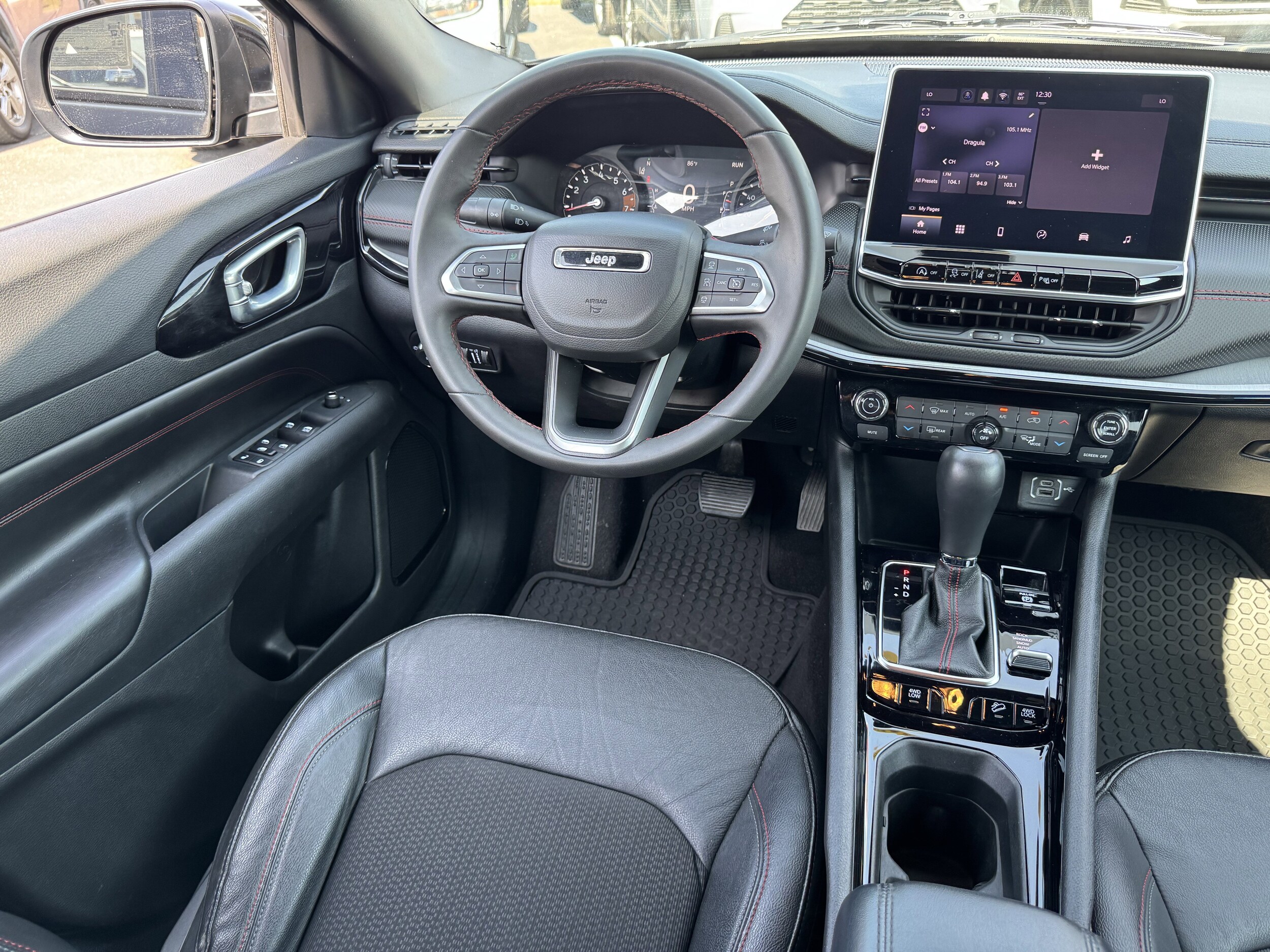 2024 Jeep Compass Trailhawk photo 3
