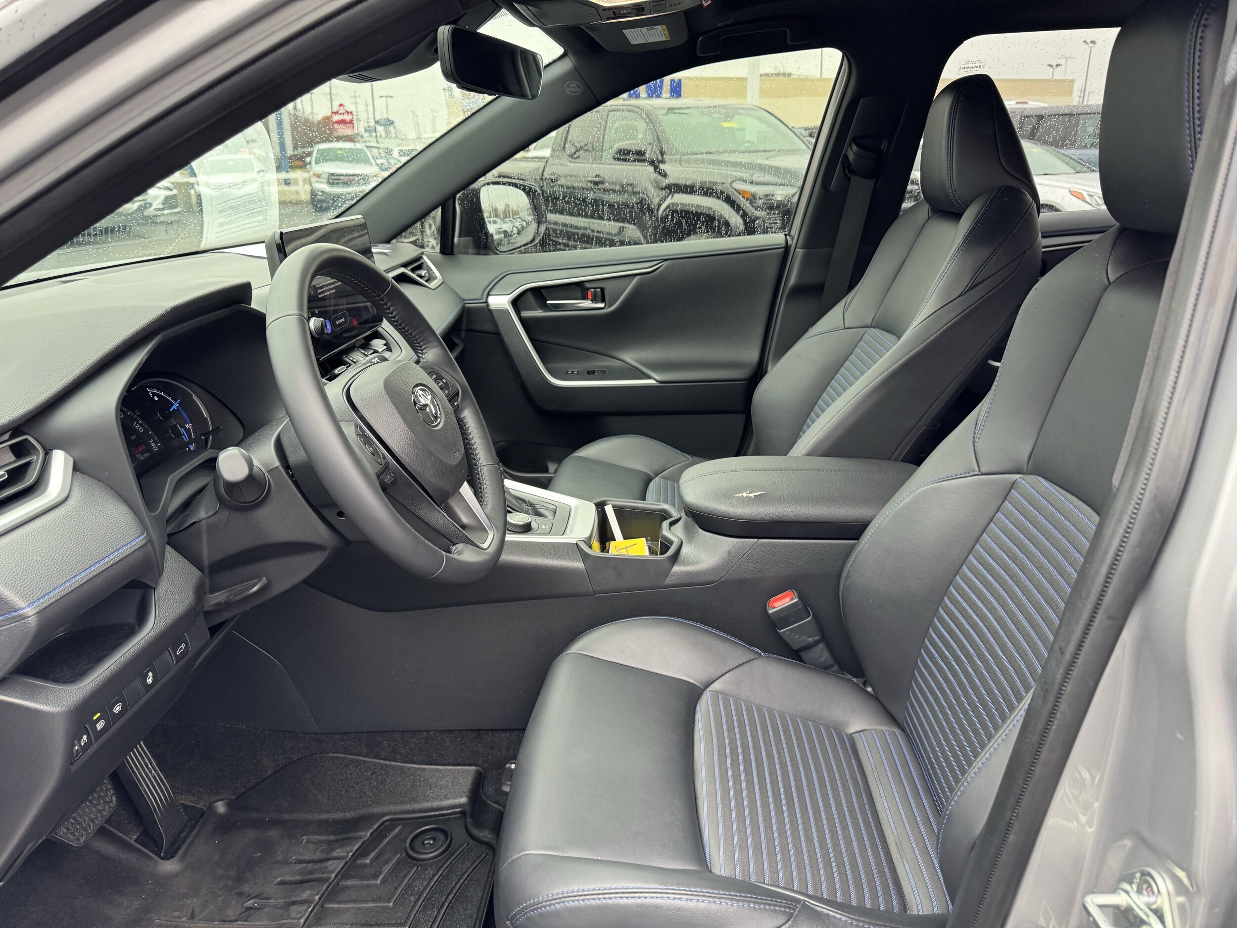 2023 Toyota RAV4 Hybrid XSE photo 3