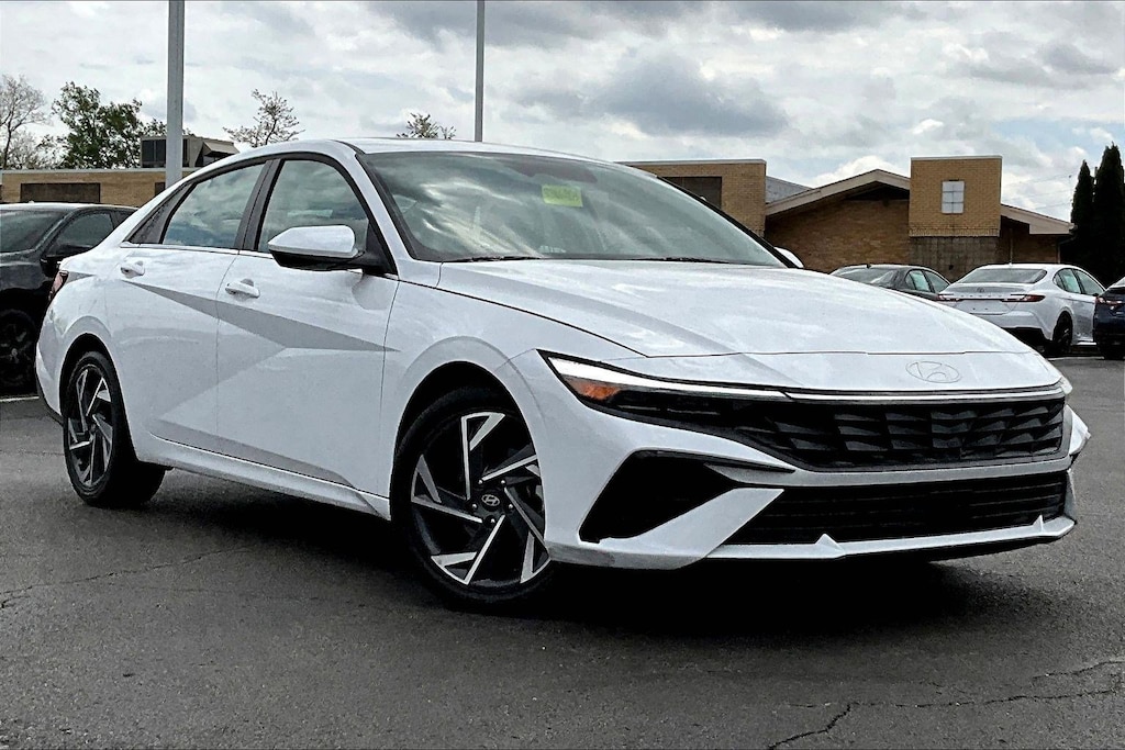Used 2025 Hyundai Elantra SEL Convenience Sedan