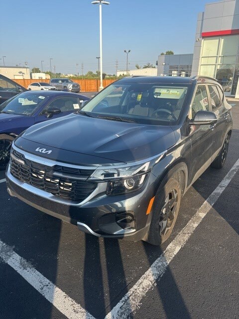 2025 Kia Seltos S photo 2