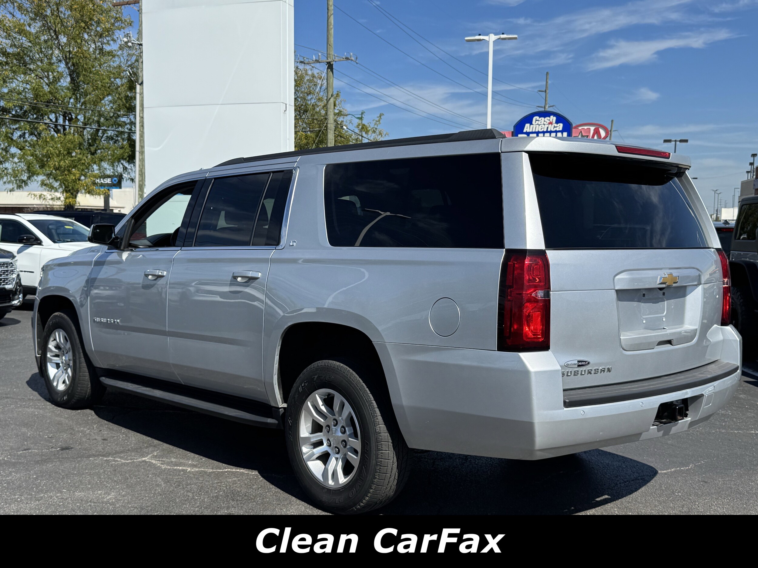2020 Chevrolet Suburban LT photo 2