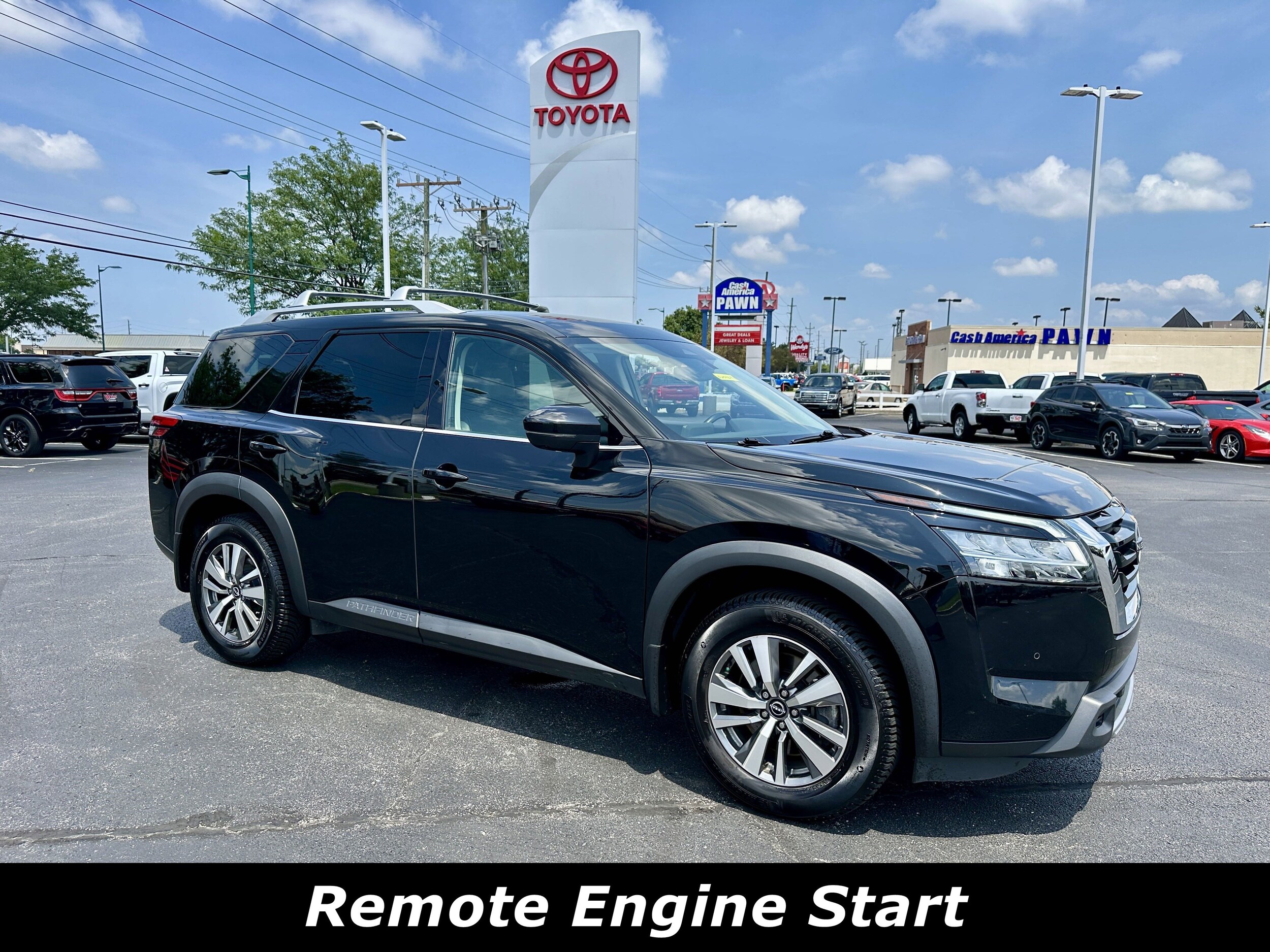 2023 Nissan Pathfinder SL photo 2