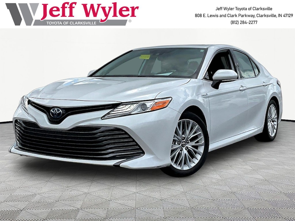 Used 2019 Toyota Camry Hybrid XLE Sedan