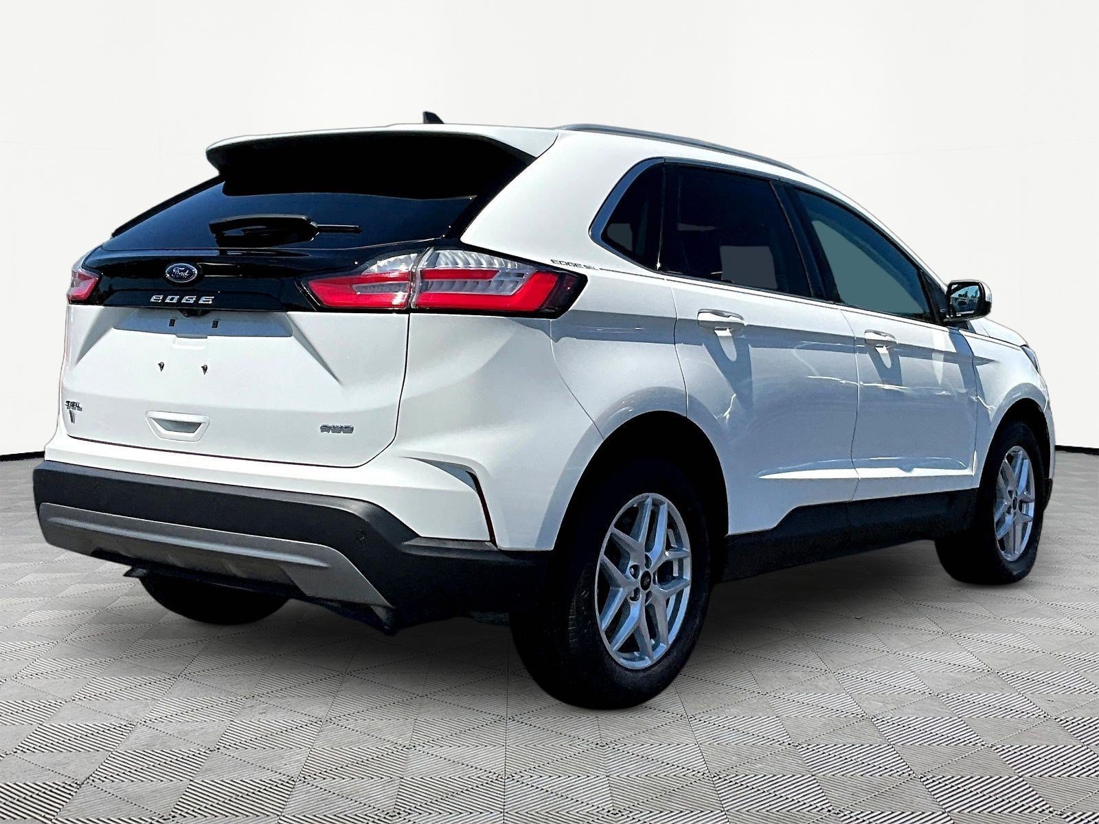 2024 Ford Edge SEL - Photo 8