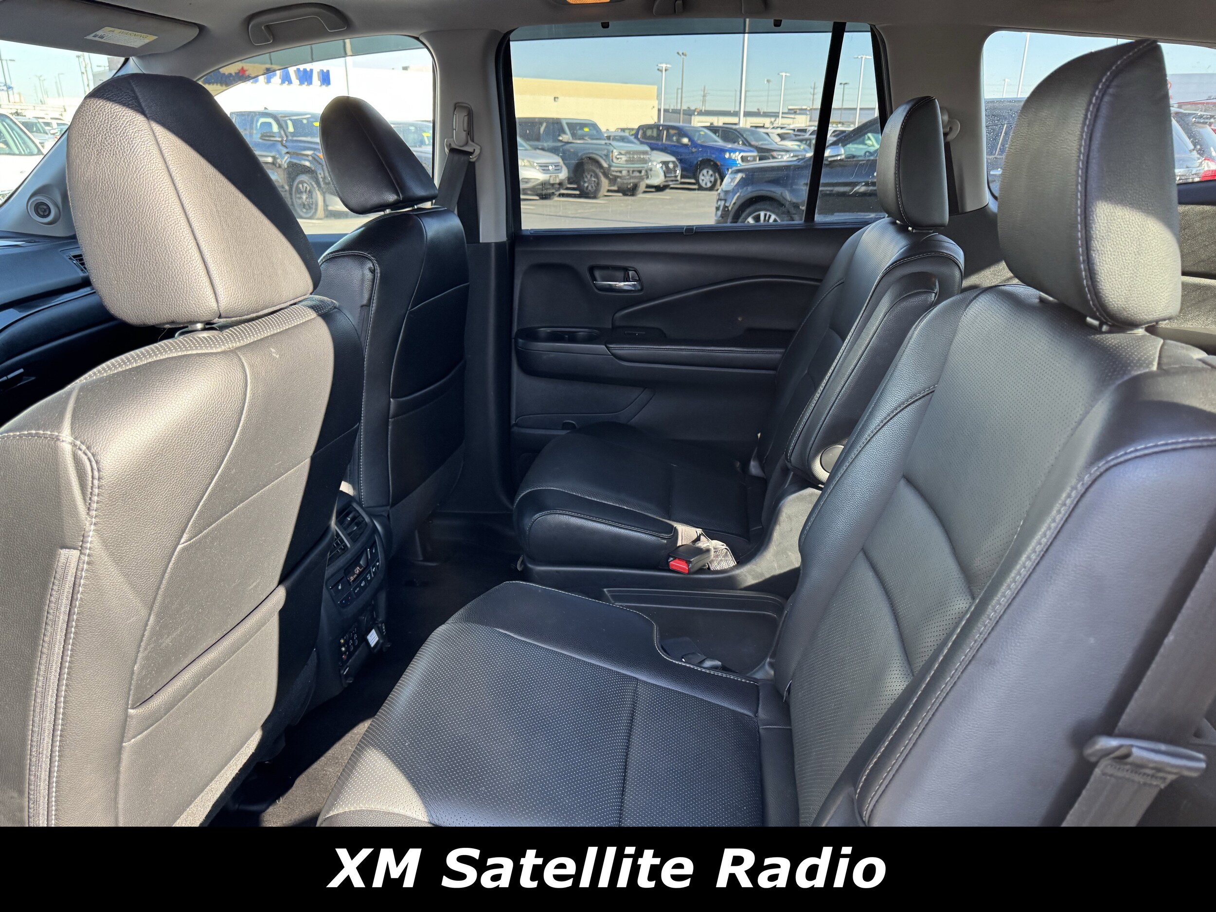 2017 Honda Pilot Elite photo 2