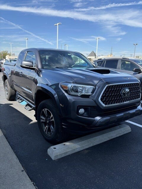 2019 Toyota Tacoma 4x4 photo 2