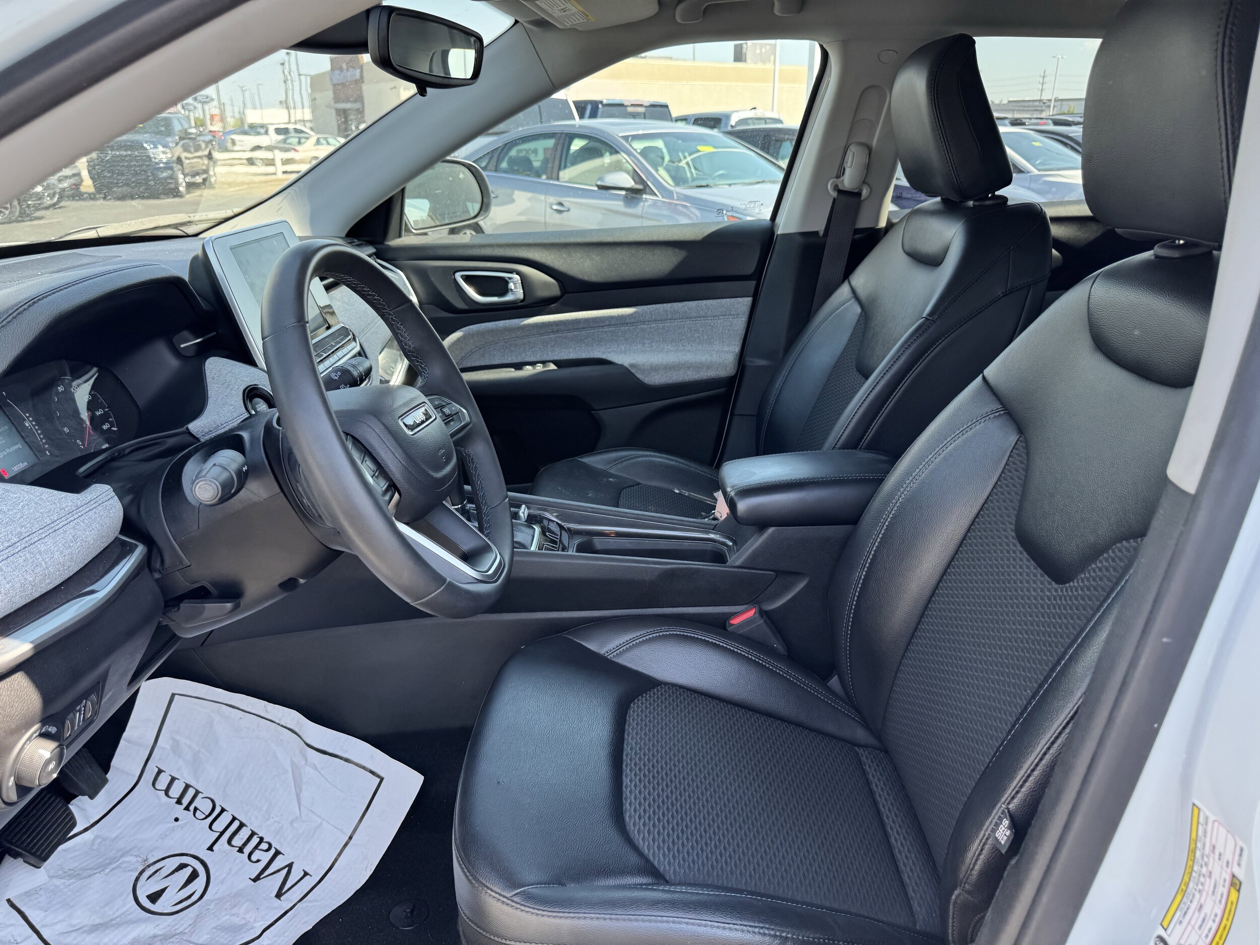 2022 Jeep Compass Latitude photo 3